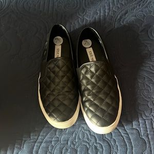 steve madden slide on sneakers black barely worn